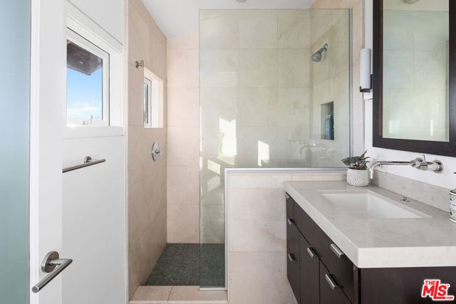 1415 Summitridge Drive, Beverly Hills CA: https://media.crmls.org/mediaz/e9b468c5-f5ce-48d3-b969-c6b56b6b9eb4.jpg