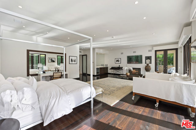 623 N ALTA Drive, Beverly Hills CA: https://media.crmls.org/mediaz/e9b46f61-8164-4fa6-9401-ea8bffb830d5.jpg