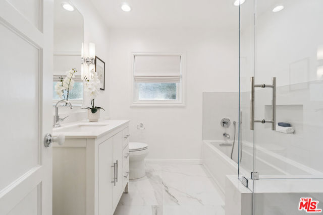 14741 Killion Street photo 8