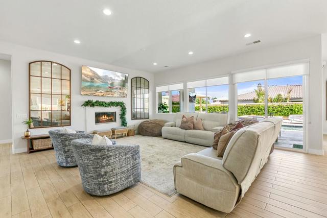 44830 Via Mirabel, La Quinta CA: https://media.crmls.org/mediaz/e9b53282-943d-45bf-925c-8cb43607e0c3.jpg