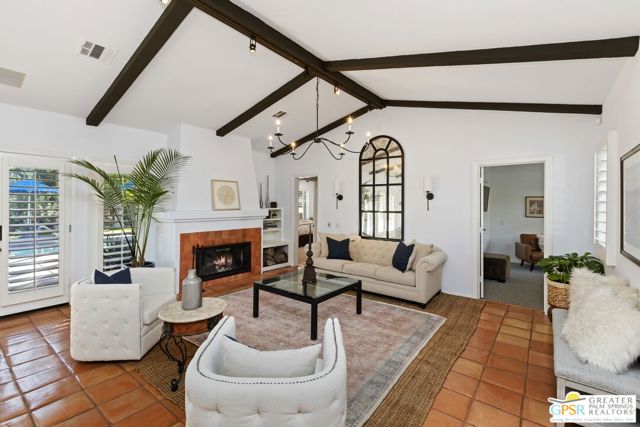 535 E Via Colusa, Palm Springs CA: https://media.crmls.org/mediaz/e9b59d09-8fe4-4398-b39e-91a9f6d9b28a.jpg