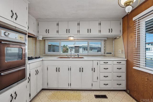 82 Shirle Lane, Oceanside CA: https://media.crmls.org/mediaz/e9b604ae-6de6-4a83-a5e5-2fd21d81953e.jpg