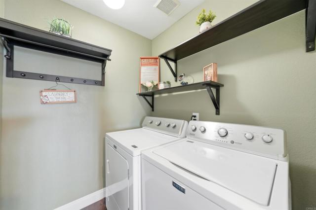 1029 Vista Oak Place, Chula Vista CA: https://media.crmls.org/mediaz/e9b68533-ec99-4696-bdbc-05c2d4dadfe6.jpg