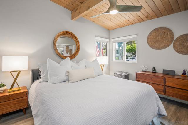 850 Coronado Ave, Coronado CA: https://media.crmls.org/mediaz/e9b69468-e4ac-4688-acb9-166b422aa3d3.jpg