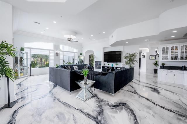 733 CLAYBURN CT, Alpine CA: https://media.crmls.org/mediaz/e9b6dba6-5304-411a-9589-2ae57a4851b1.jpg