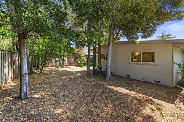 907 Christopher Way, Menlo Park CA: https://media.crmls.org/mediaz/e9b76b43-8203-49ee-ad62-4e6ef766c78c.jpg