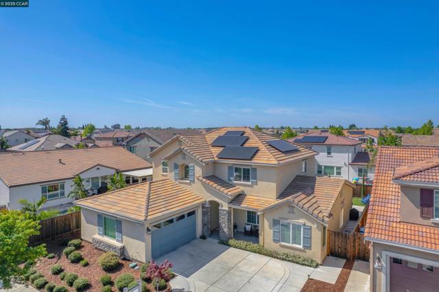 719 Jennifer St, Brentwood CA: https://media.crmls.org/mediaz/e9b771b9-5efd-496a-aa20-1b818f77e600.jpg
