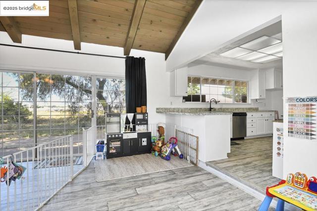 26893 Marsh Creek Rd, Brentwood CA: https://media.crmls.org/mediaz/e9b799f8-9fe3-4677-96d6-569b80868b17.jpg