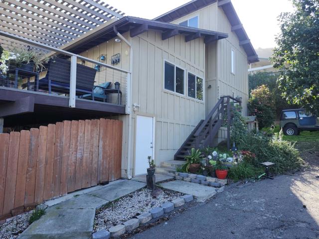 Home for Sale in Lakeside