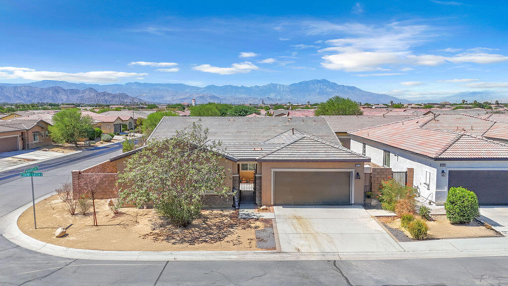 42727 Saint Lucia Street