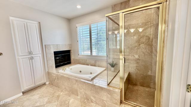1658 Bushgrove Court, Lake Sherwood CA: https://media.crmls.org/mediaz/e9b93ea1-1bea-4a18-9815-eaf3a51fe070.jpg