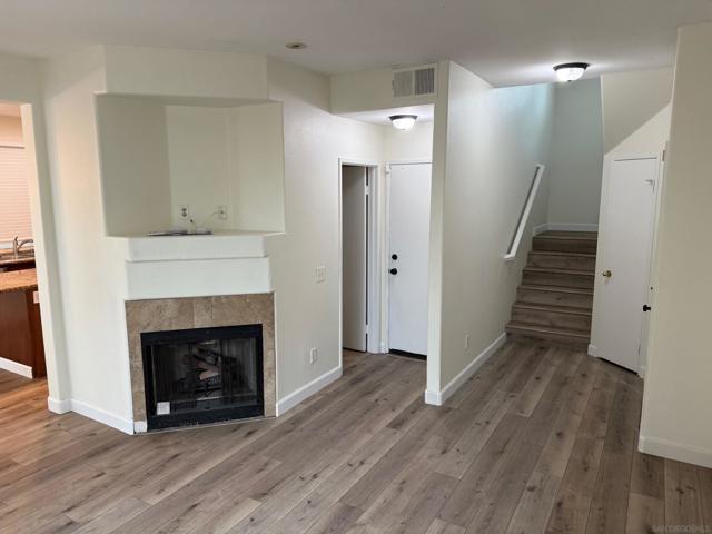 Image 3 of 6 For 588 Summerholly Dr