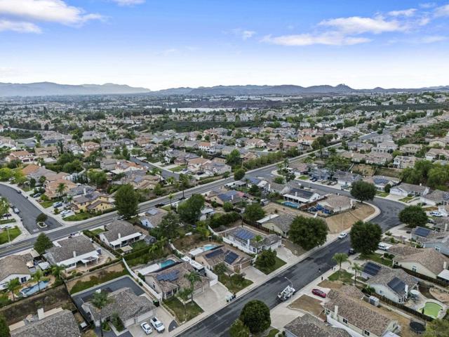 39493 Diego dr, Temecula CA: https://media.crmls.org/mediaz/e9ba8672-a372-4c33-aecc-2e60d358a138.jpg