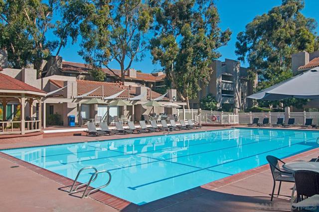 10325 Caminito Cuervo, San Diego CA: https://media.crmls.org/mediaz/e9baaca4-9c31-4ecb-bed2-45f675291647.jpg
