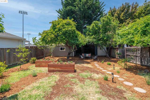 209 Behrens St, El Cerrito CA: https://media.crmls.org/mediaz/e9bad48a-9ee8-4f5d-8164-929a627f1864.jpg