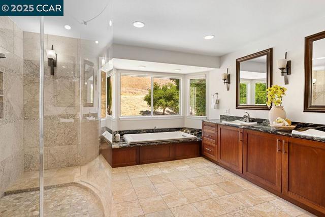 260 Edinburgh Cir, Danville CA: https://media.crmls.org/mediaz/e9baf2dd-53a4-4d67-af16-0bf85602acbb.jpg