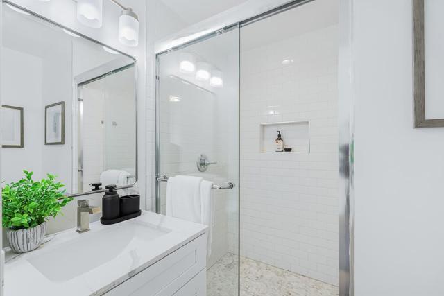4715 Davenport Avenue, Oakland CA: https://media.crmls.org/mediaz/e9bb482a-a2ef-4576-9ac4-93fe71949288.jpg