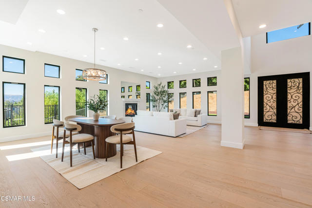252 Capri Drive, Simi Valley CA: https://media.crmls.org/mediaz/e9bb782b-99f4-45ff-b77c-da51039e639f.jpg