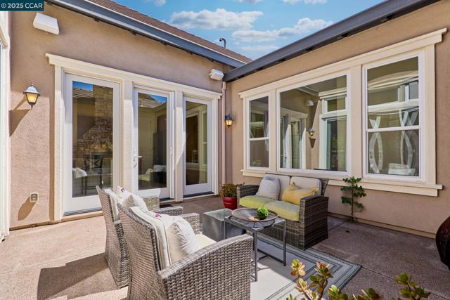 1681 Gamay Ln, Brentwood CA: https://media.crmls.org/mediaz/e9bbb1e9-3f88-4ecc-aebd-05fe349fa784.jpg