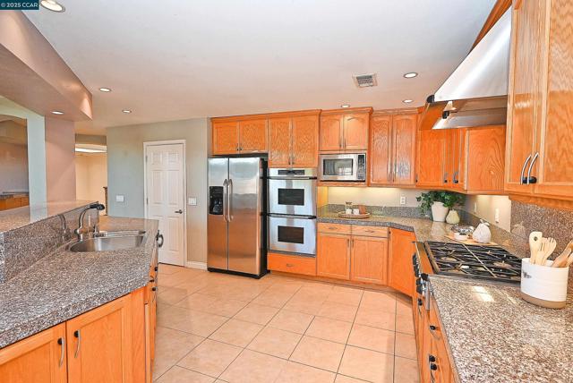 65 Dawn Dr, Pleasant Hill CA: https://media.crmls.org/mediaz/e9bbbcea-eac7-4e9c-8468-2c5f19476094.jpg