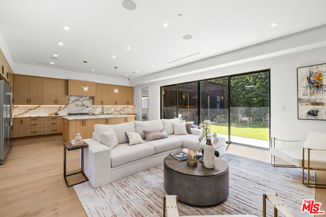 5741 Newcastle Avenue, Encino CA: https://media.crmls.org/mediaz/e9bbfbed-9777-40b1-b215-116b1207b34b.jpg