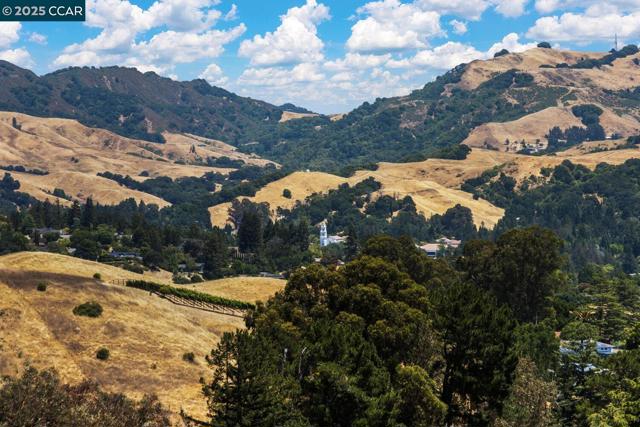 140 Warfield Drive, Moraga CA: https://media.crmls.org/mediaz/e9bc8354-72dd-4940-9b97-92bca082c4ca.jpg