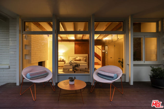 7349 Pacific View Drive, Los Angeles CA: https://media.crmls.org/mediaz/e9bcb72e-7d02-4556-962d-65cb7f013021.jpg