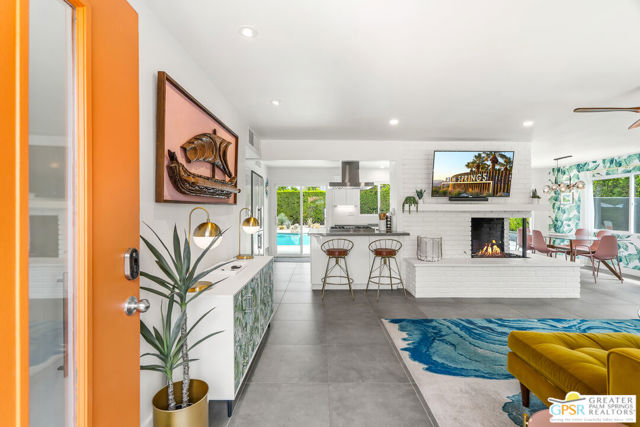 281 E Ocotillo Avenue, Palm Springs CA: https://media.crmls.org/mediaz/e9bcec06-1a64-49b6-92b0-206febdb15f8.jpg