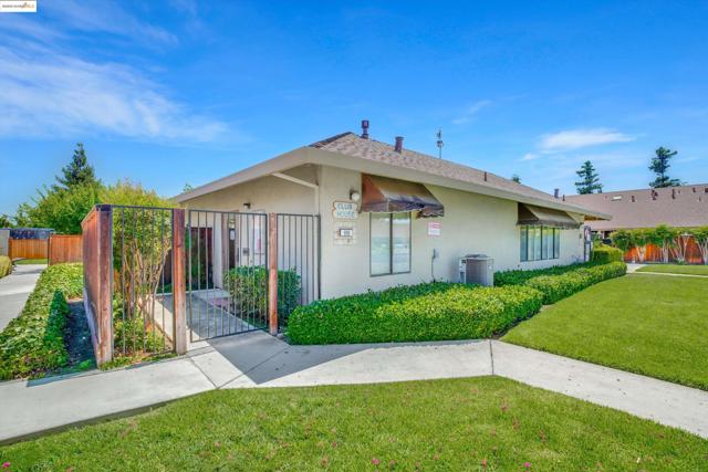 835 Villa Ter, Brentwood CA: https://media.crmls.org/mediaz/e9bd4edb-6854-4baa-962e-95fb06a0c362.jpg