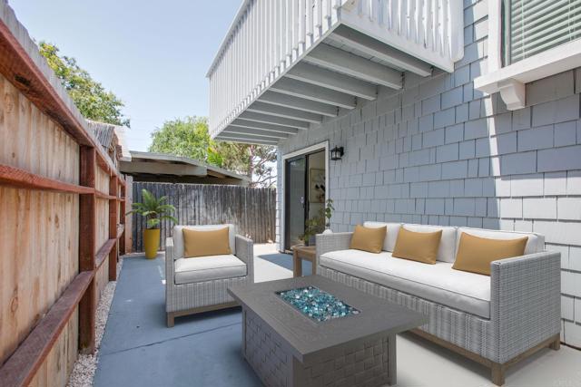 2512 Santa Ana Ave, Costa Mesa CA: https://media.crmls.org/mediaz/e9bd8781-c6a8-4ff0-9792-1c2def977ce3.jpg