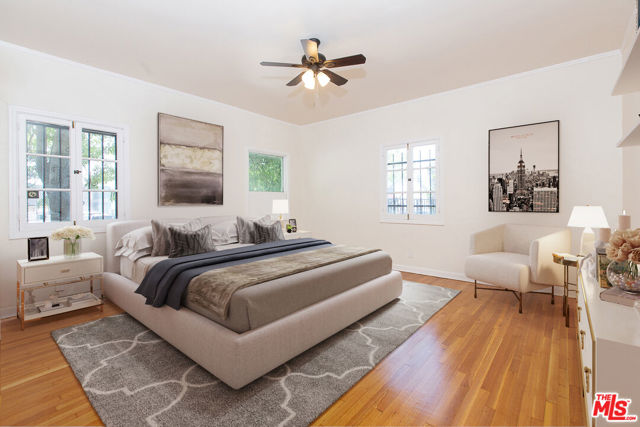 181 S Sycamore Avenue, Los Angeles CA: https://media.crmls.org/mediaz/e9bdc17f-dc5e-4bf2-ae59-f2901b702271.jpg