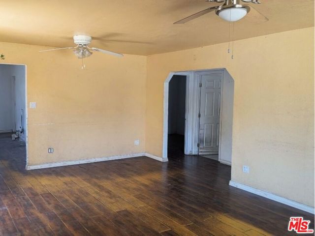 6307 Mayflower Avenue, Bell CA: https://media.crmls.org/mediaz/e9bddf70-a453-4311-bef1-630601b1aa47.jpg