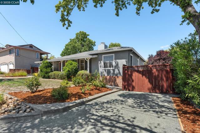 347 Valley View Rd, Pleasant Hill CA: https://media.crmls.org/mediaz/e9bde6f9-5c70-4d84-9078-6a4d5515585c.jpg