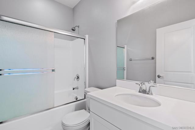 316 Antoni Glen, Escondido CA: https://media.crmls.org/mediaz/e9bdfdc3-3e9f-4a98-8583-4301f4a07e9c.jpg