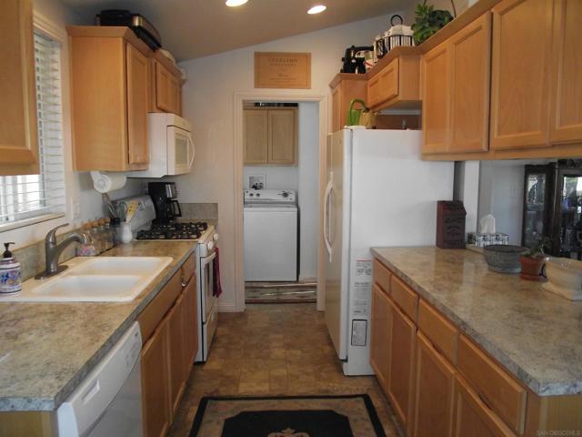 35109 Highway 79, Warner Springs CA: https://media.crmls.org/mediaz/e9be790b-7096-4baf-b5c3-7efaaf49f8f8.jpg