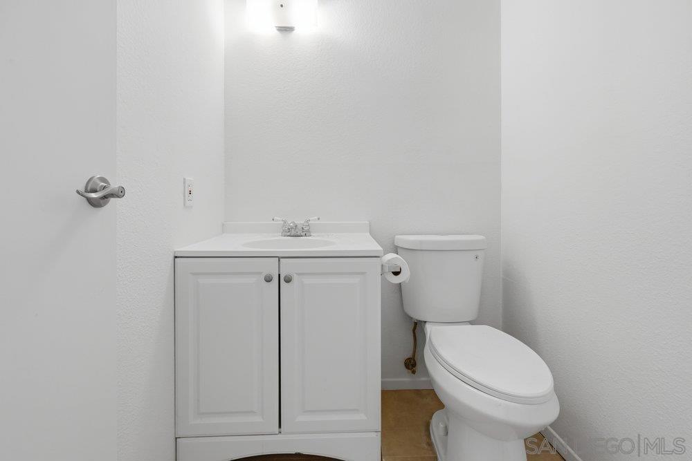 https://media.crmls.org/mediaz/e9be7b76-c95c-4737-8352-e06966c3a98d.jpg?preset=X-Large