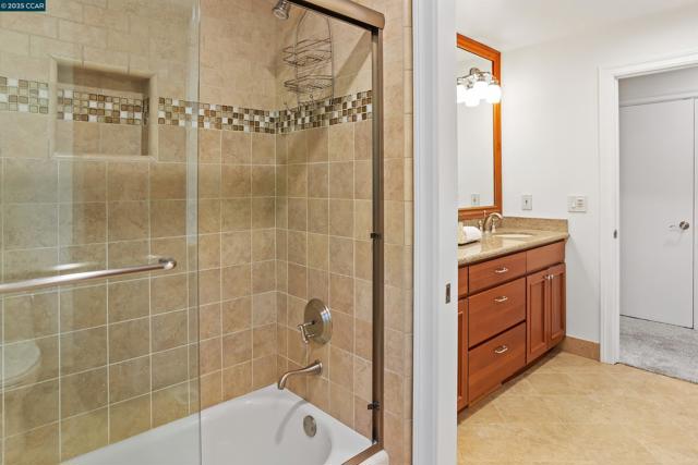 2142 Deer Oak Way, Danville CA: https://media.crmls.org/mediaz/e9bebc21-2d55-4bab-9811-57f62dfc38e4.jpg
