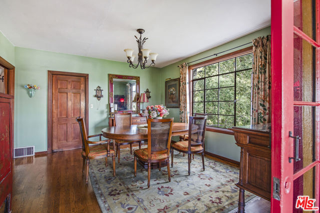 2882 Belden Drive, Los Angeles CA: https://media.crmls.org/mediaz/e9beff4b-9de0-4259-97c4-c110ed5e2c26.jpg