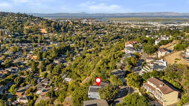 162 Coronado Avenue, San Carlos CA: https://media.crmls.org/mediaz/e9bfed82-661a-4883-99e5-fe9764a95687.jpg