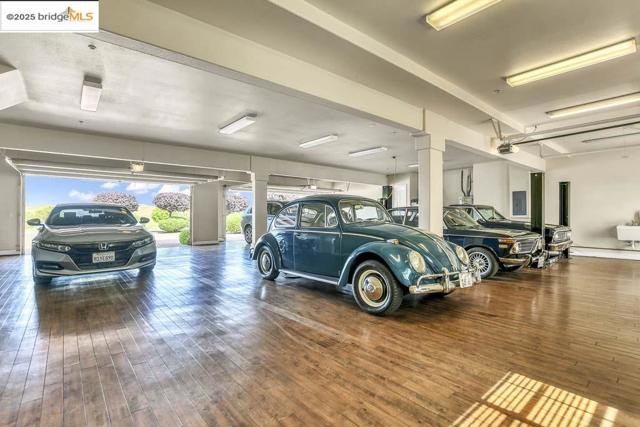 9050 Deer Valley Rd, Brentwood CA: https://media.crmls.org/mediaz/e9c0d8d7-a299-45a9-9a6e-2522e8582622.jpg