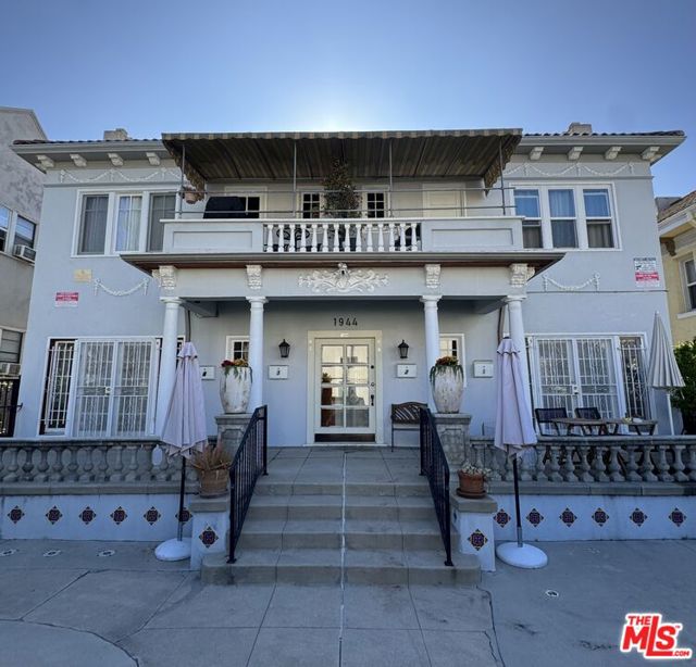 1944 Argyle Avenue, Los Angeles CA: https://media.crmls.org/mediaz/e9c1277a-423a-4074-b1a2-fd63bc700f12.jpg