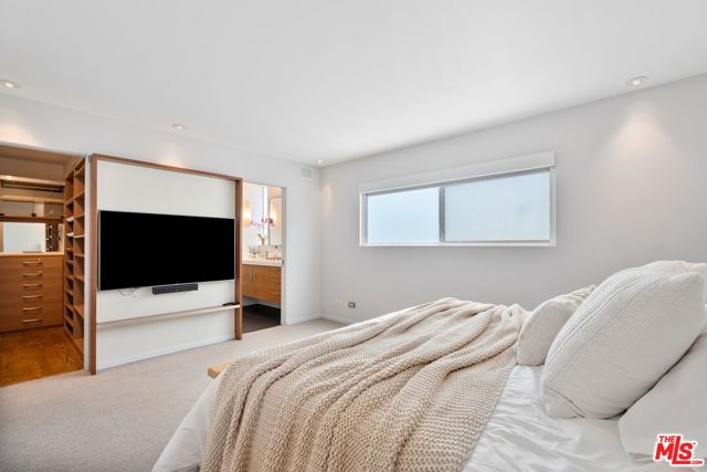 1730 California Avenue, Santa Monica CA: https://media.crmls.org/mediaz/e9c142a3-9508-4074-a81a-2a789110c2d6.jpg