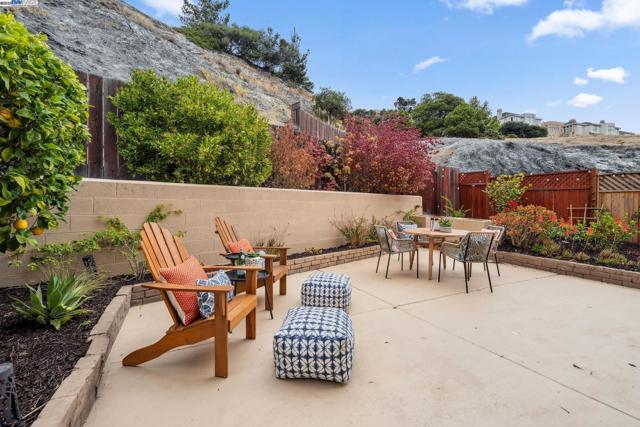 598 CRESTMONT DRIVE, Oakland CA: https://media.crmls.org/mediaz/e9c157be-d25d-4d27-92e4-3cd2b45aac6c.jpg