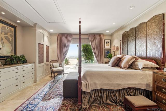 2885 Caminito Merion, La Jolla CA: https://media.crmls.org/mediaz/e9c18c44-7357-460a-bcce-0f0579294f36.jpg