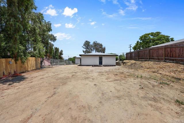 8566 Atlas View Drive, Santee CA: https://media.crmls.org/mediaz/e9c1dd7d-a61b-4806-a778-3cf8d0b908bc.jpg