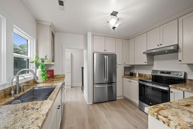 Detail Gallery Image 33 of 51 For 311 B Ave, Coronado,  CA 92118 - 3 Beds | 2 Baths