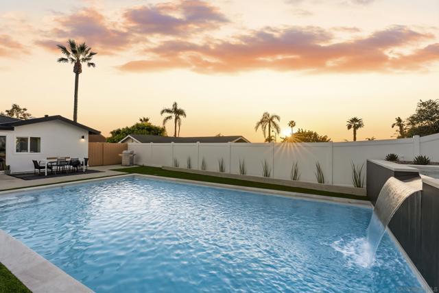 1110 Sea Village Dr, Cardiff by the Sea CA: https://media.crmls.org/mediaz/e9c2ee20-5bf9-4b9e-b761-b9e89e29aa00.jpg