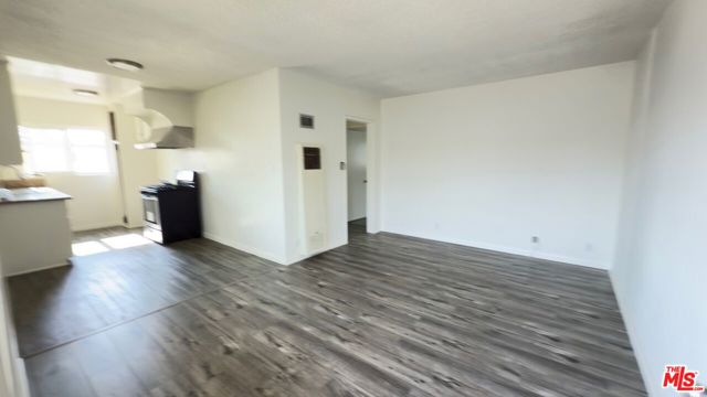 975 S Kingsley Drive, Los Angeles CA: https://media.crmls.org/mediaz/e9c36dfe-6583-4f70-9762-4b9d27126901.jpg