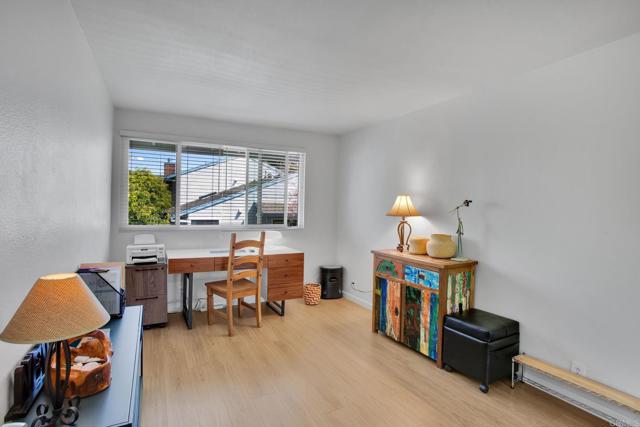 Detail Gallery Image 11 of 23 For 3380 Caminito Gandara, La Jolla,  CA 92037 - 3 Beds | 2/1 Baths