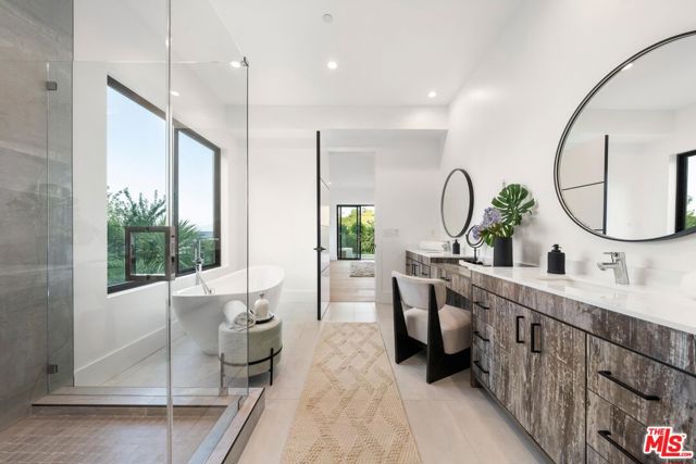 4637 Dunas Lane, Tarzana CA: https://media.crmls.org/mediaz/e9c4d837-08c5-467b-be9c-f023c28631cf.jpg